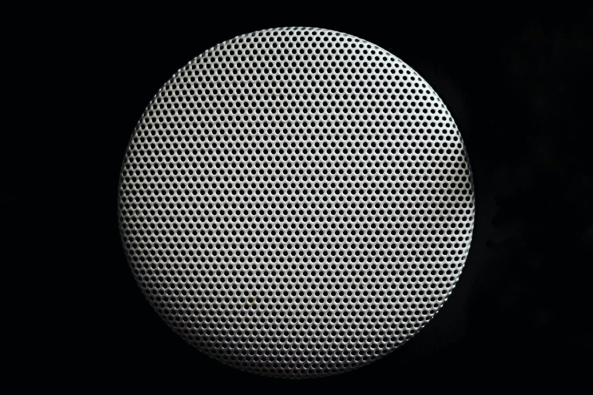 Round speaker grille