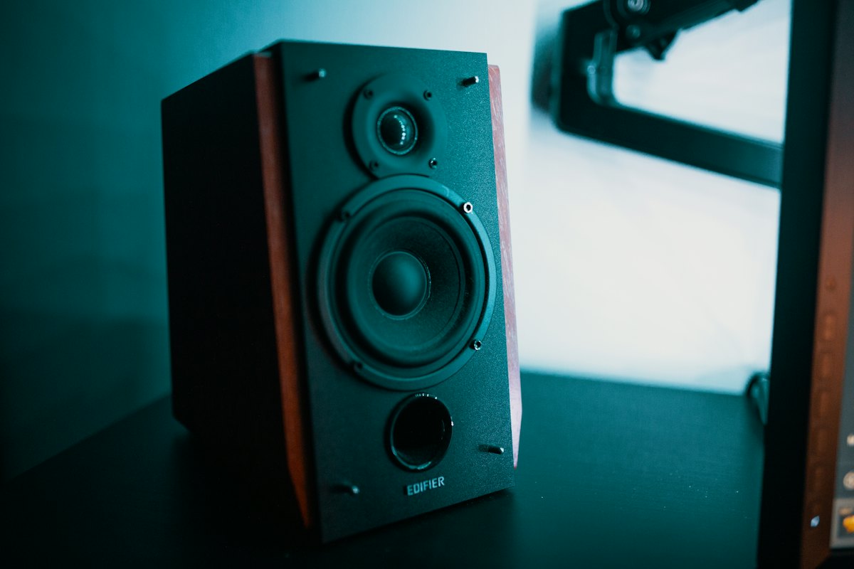 Bookshelf speaker