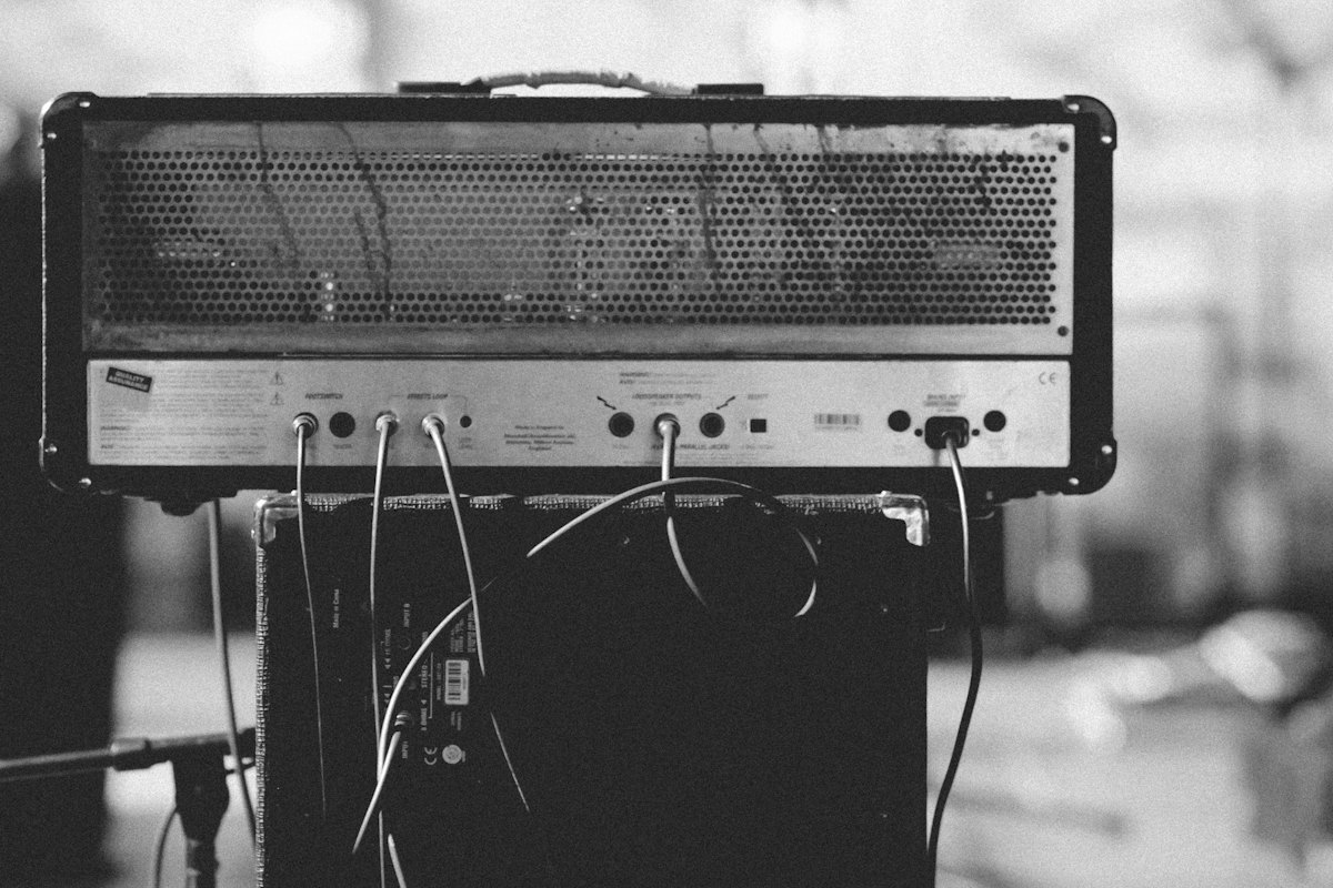 Amplifier back panel wiring