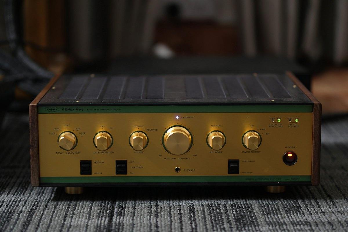 Gold-faced amplifier